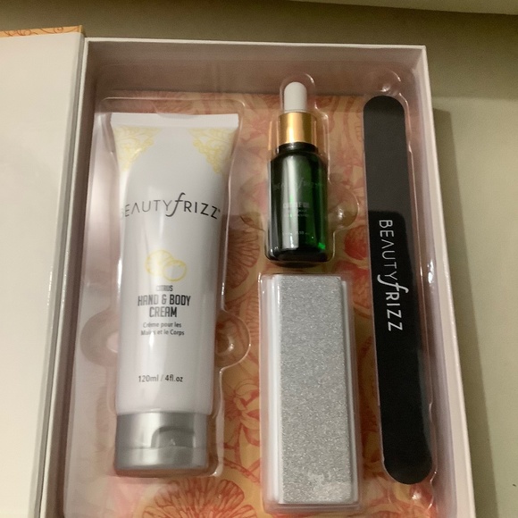 BeautyFrizz Citrus Manicure Set - Picture 2 of 4